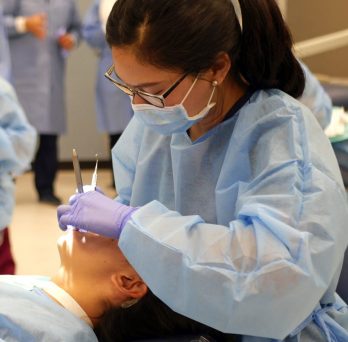 How High School Students Can Prepare for Dental School Now
                  