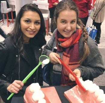 UIC College of Dentistry hosts pre-dental students
                  