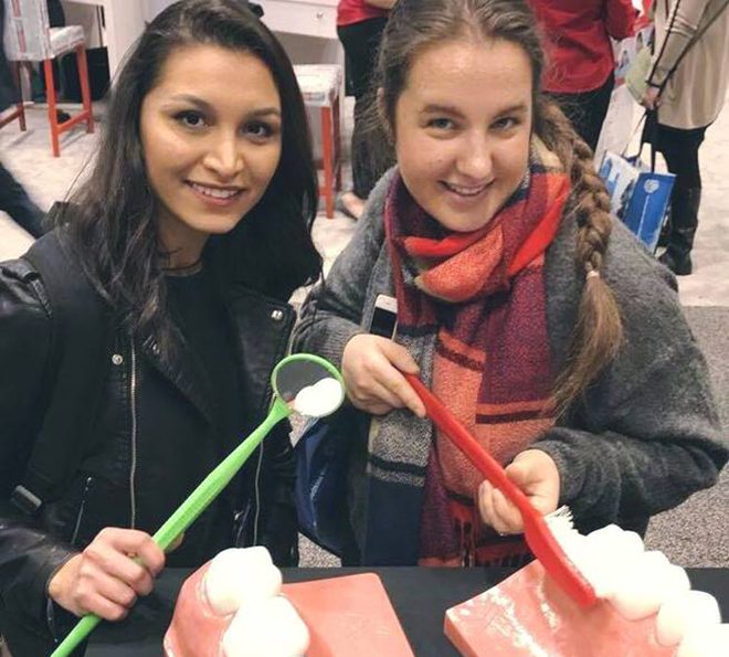 UIC College of Dentistry hosts pre-dental students