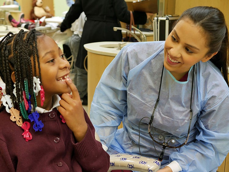 Fry Foundation Provides Grant to UIC College of Dentistry for Needs Assessment, Social Work Component