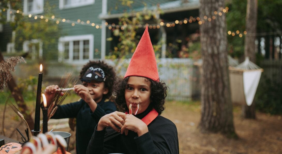 children eating halloween candy